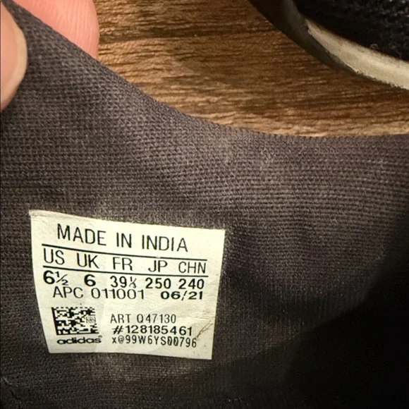 Adidas Black with Gold Stripes Running Shoes size 6 1/2 - Picture 2 of 5